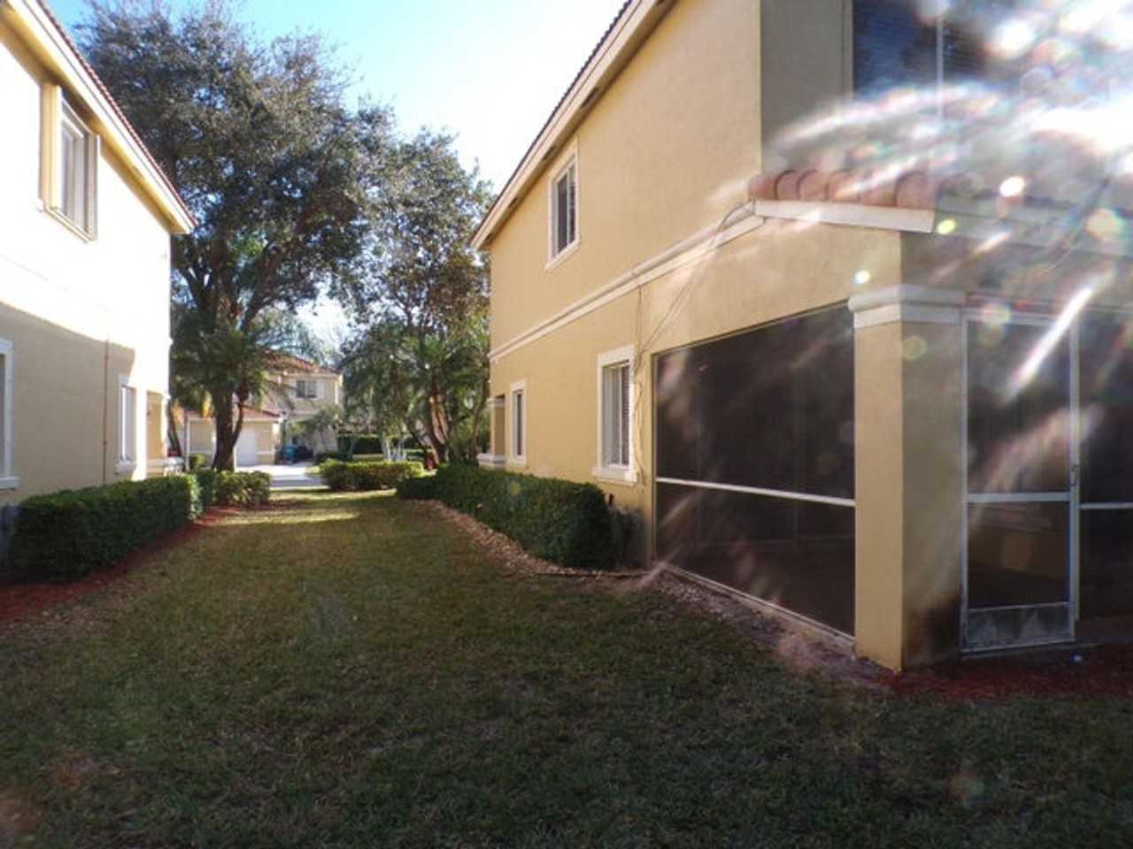 1620 Cetona Dr - Photo 3 of 10