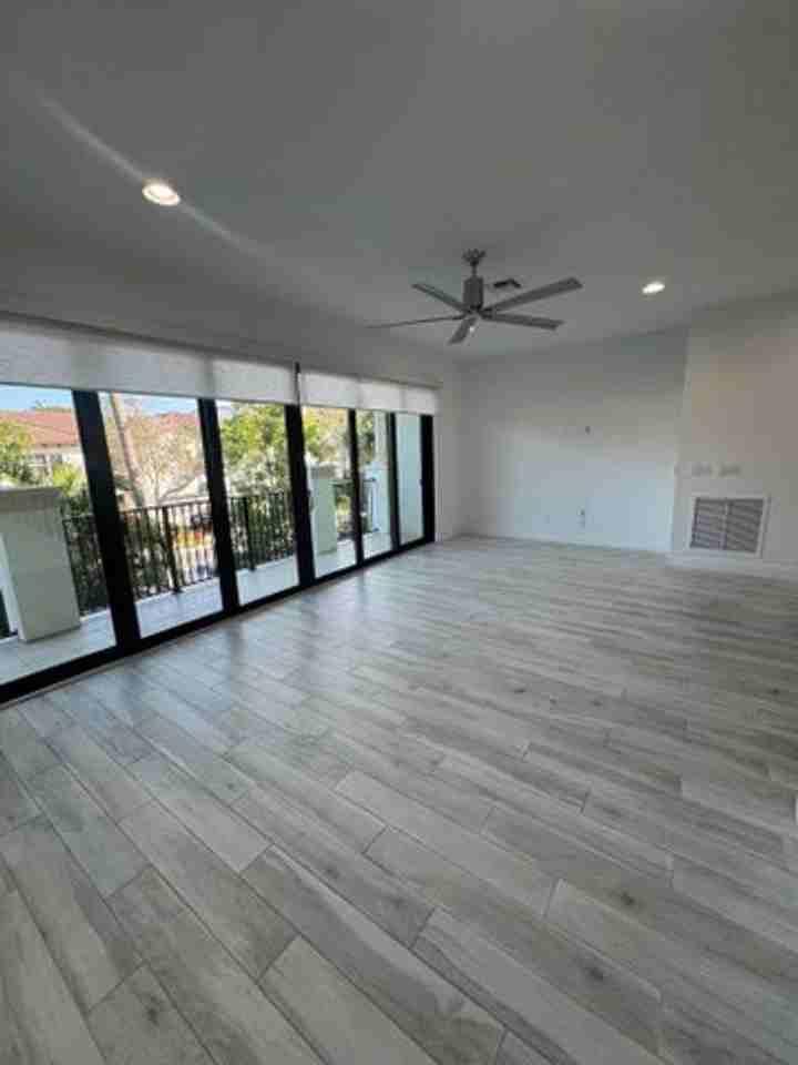 615 Windward Cir N - Photo 4 of 18