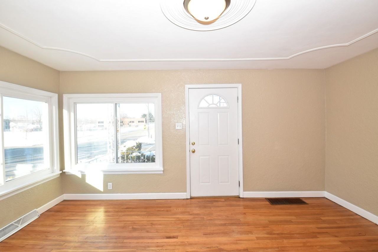 1002 Oak St - Photo 3 of 42