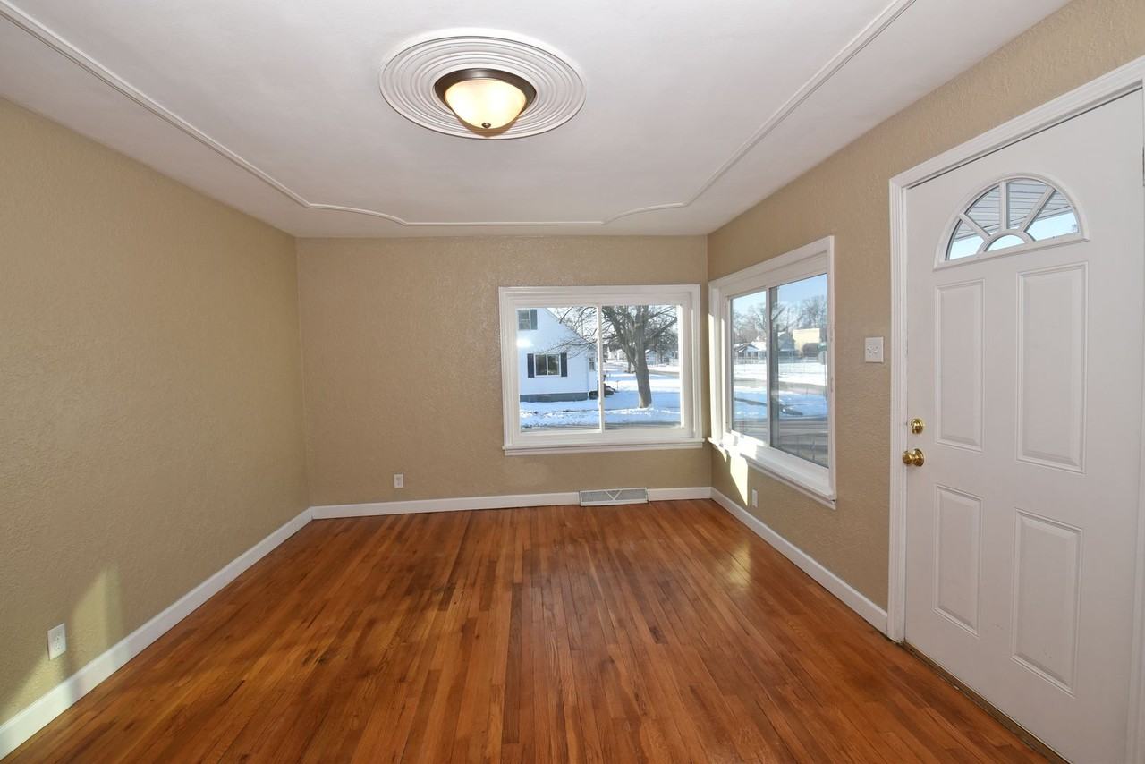 1002 Oak St - Photo 4 of 42