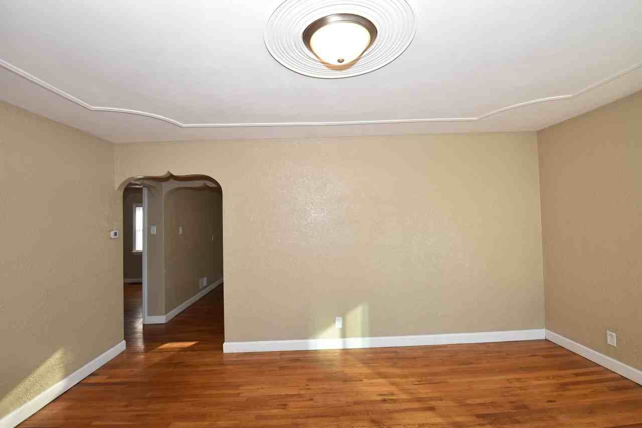 1002 Oak St - Photo 6 of 42