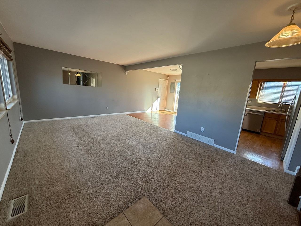 423 Niagara St - Photo 4 of 24