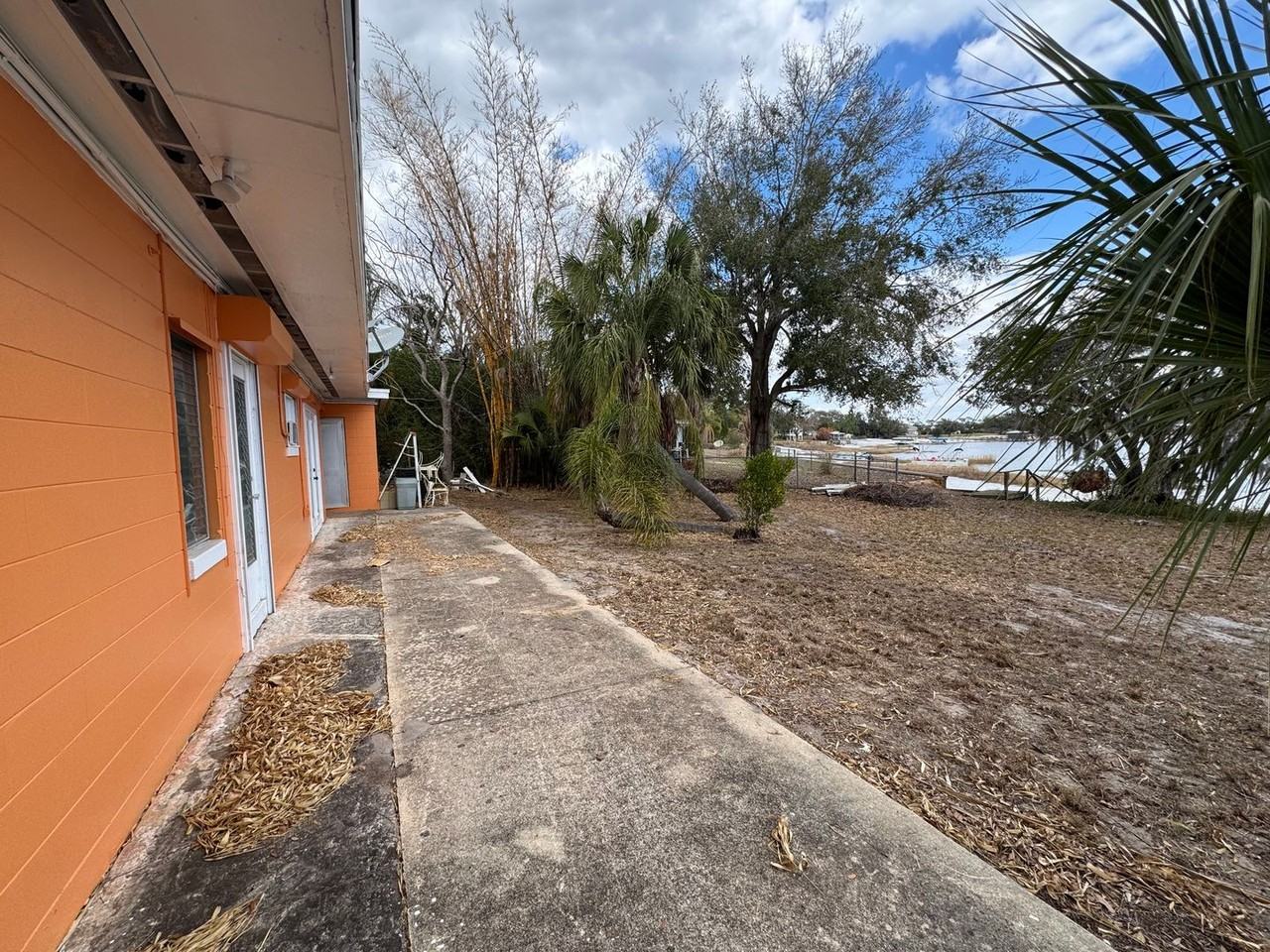 624 N Crooked Lake Dr - Photo 2 of 17