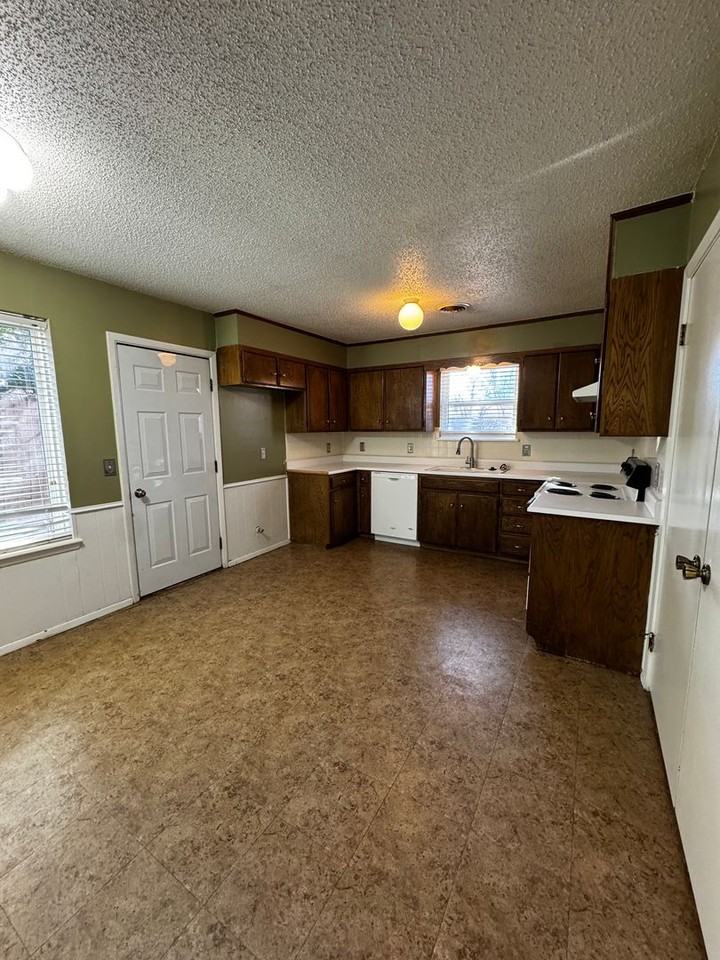 4470 Ridgecrest Cir #A - Photo 6 of 16