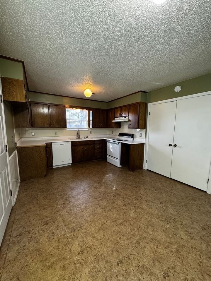 4470 Ridgecrest Cir #A - Photo 7 of 16