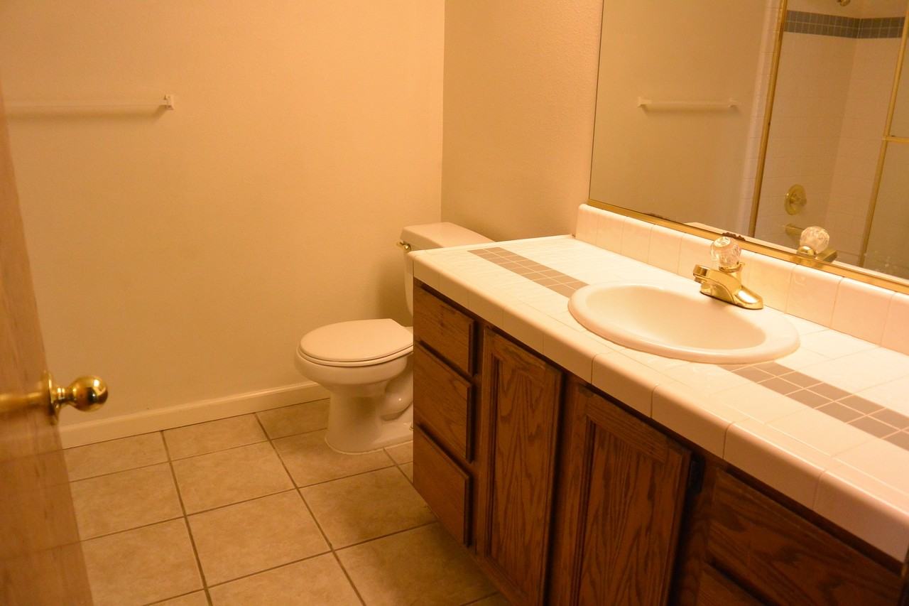 1229 S Peppertree Ct - Photo 7 of 7