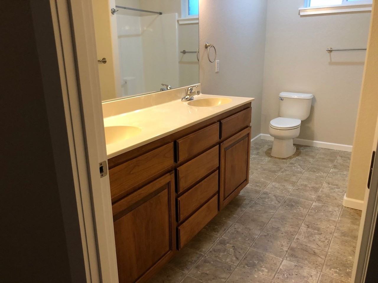 713 Sw Kinsington Ct - Photo 3 of 11