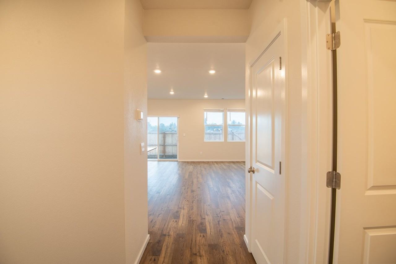 442 Lost Lake St Ne - Photo 6 of 34