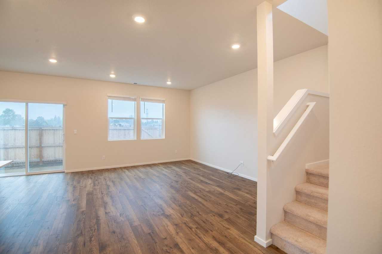 442 Lost Lake St Ne - Photo 7 of 34