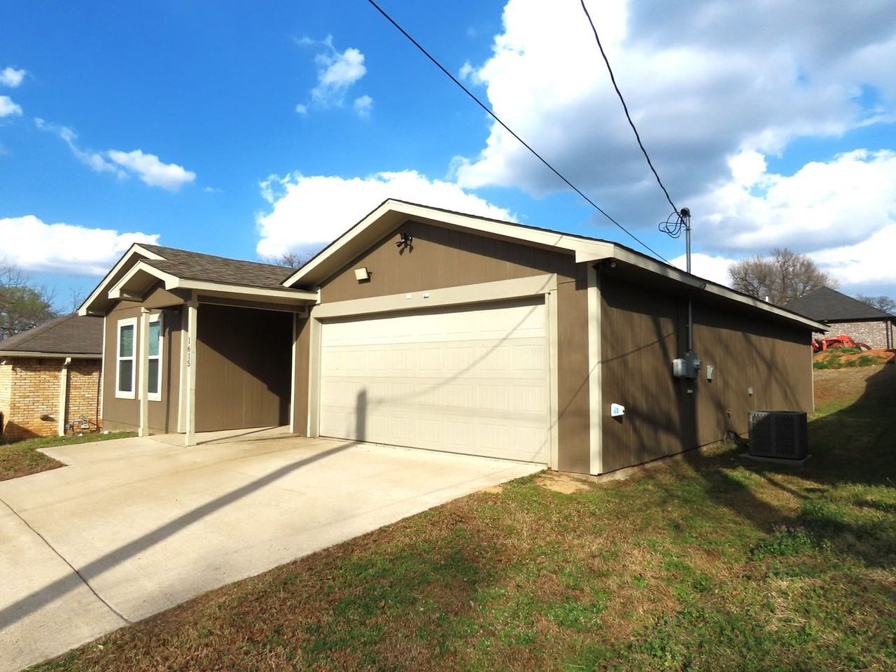 1615 N Gaston Ave - Photo 2 of 27