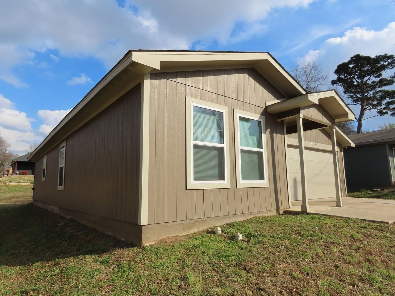 1615 N Gaston Ave - Photo 3 of 27