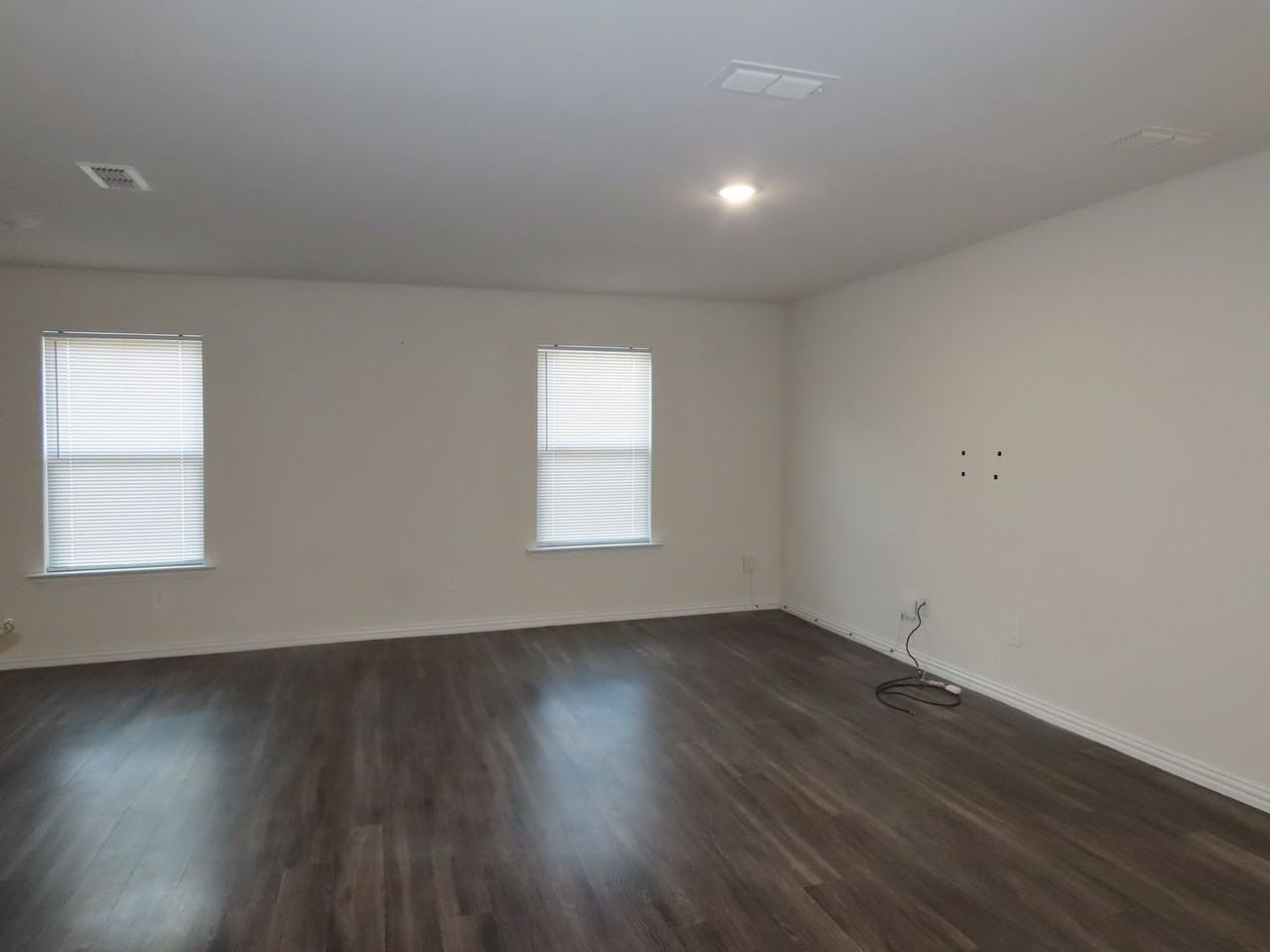 1615 N Gaston Ave - Photo 5 of 27