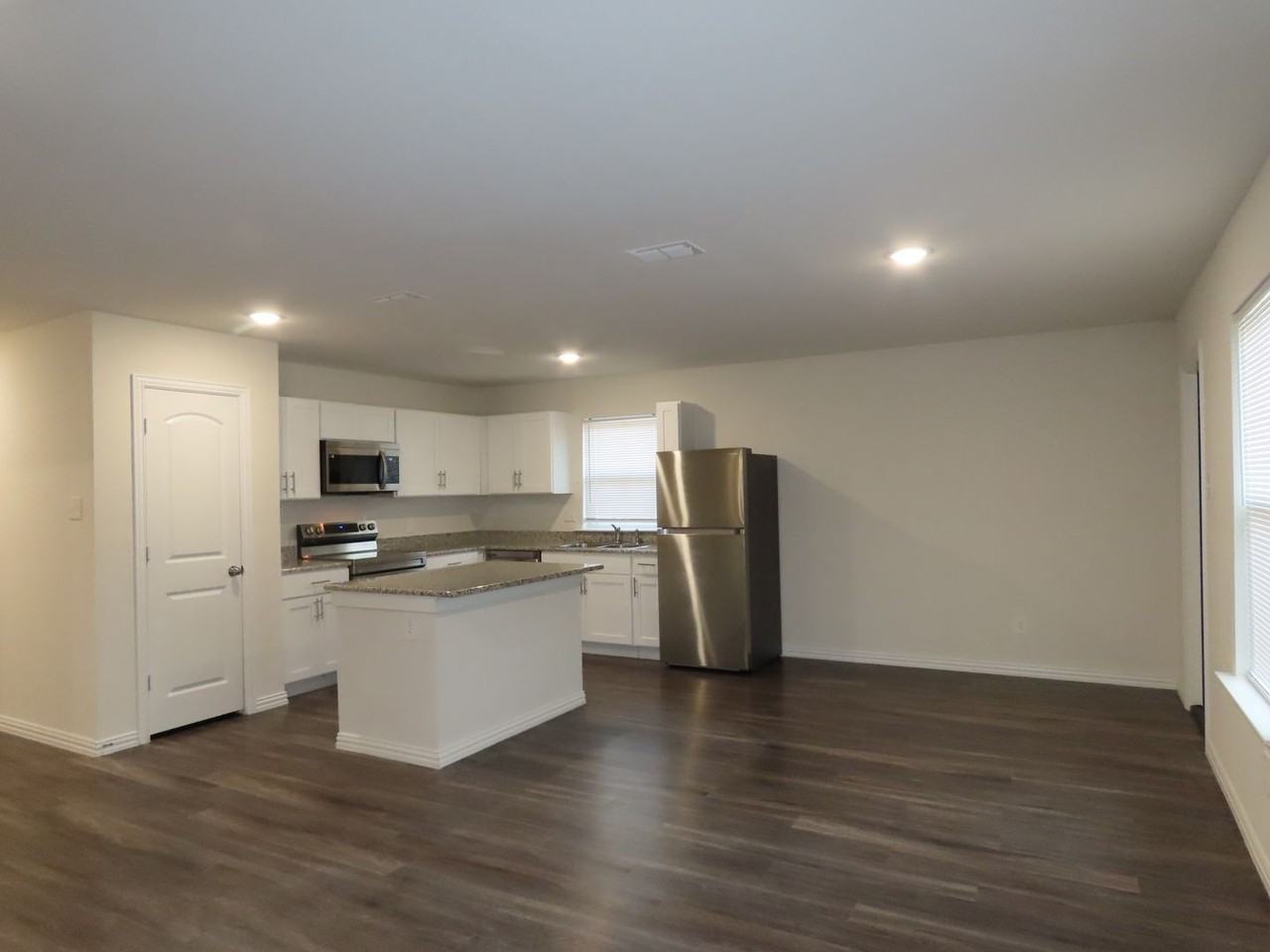 1615 N Gaston Ave - Photo 7 of 27