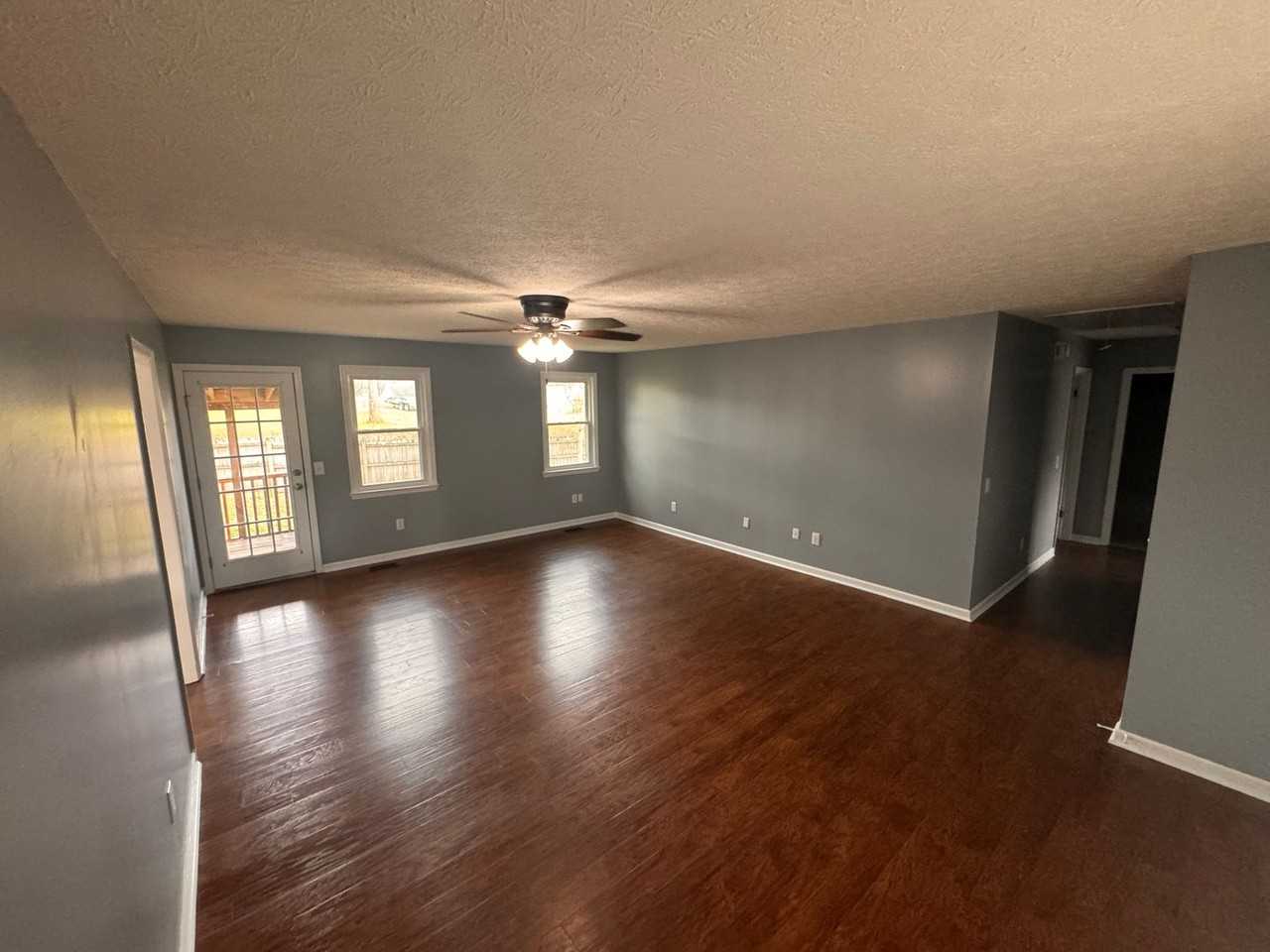 320 Jordan Ln Se - Photo 2 of 12