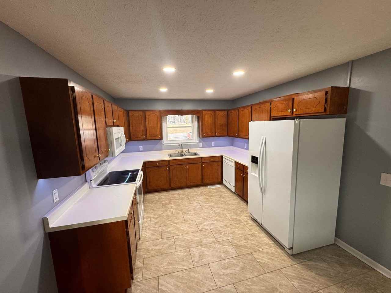 320 Jordan Ln Se - Photo 3 of 12