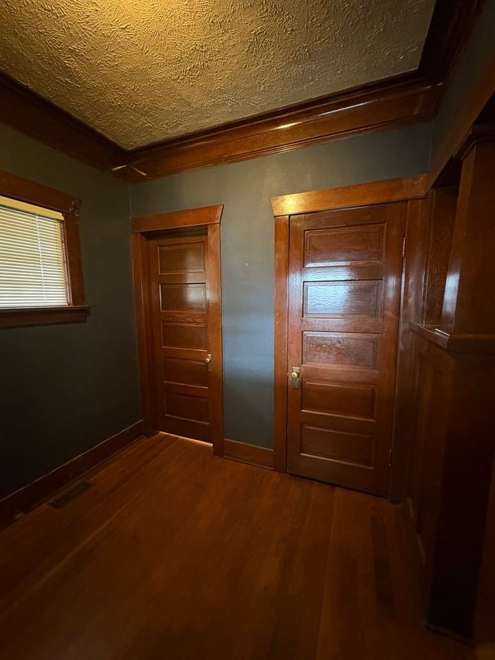 237 Basin St Sw - Photo 5 of 29