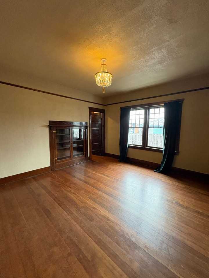 237 Basin St Sw - Photo 7 of 29