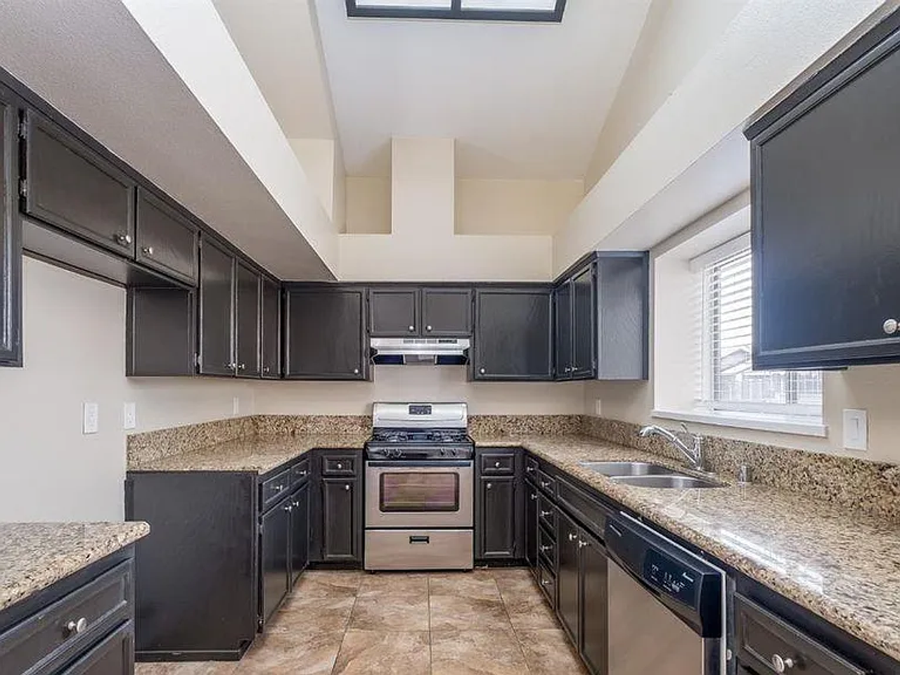 3316 Fiesta Ave - Photo 4 of 17