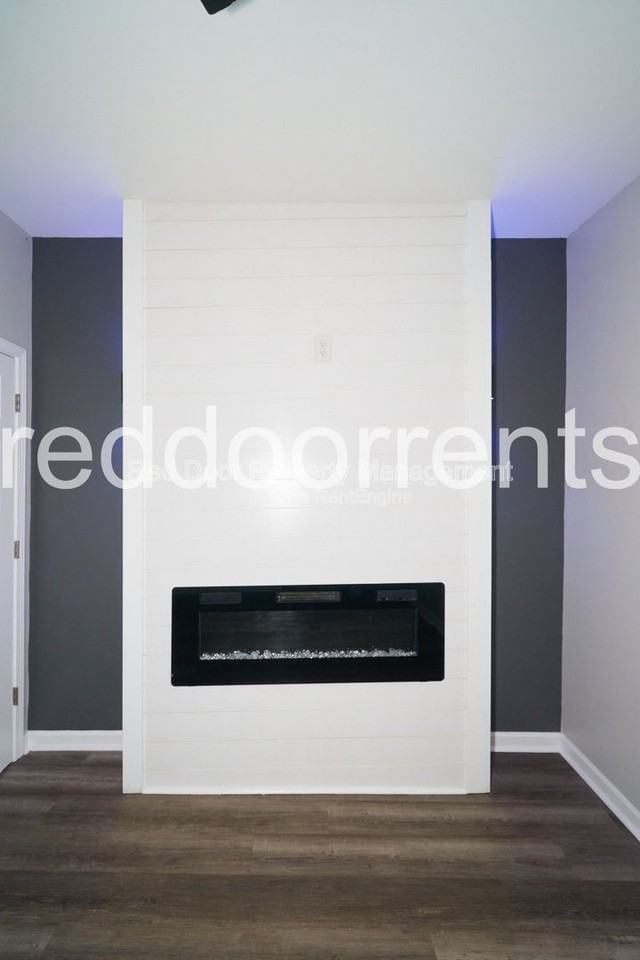 1337 E Market St #2 - Photo 4 of 17