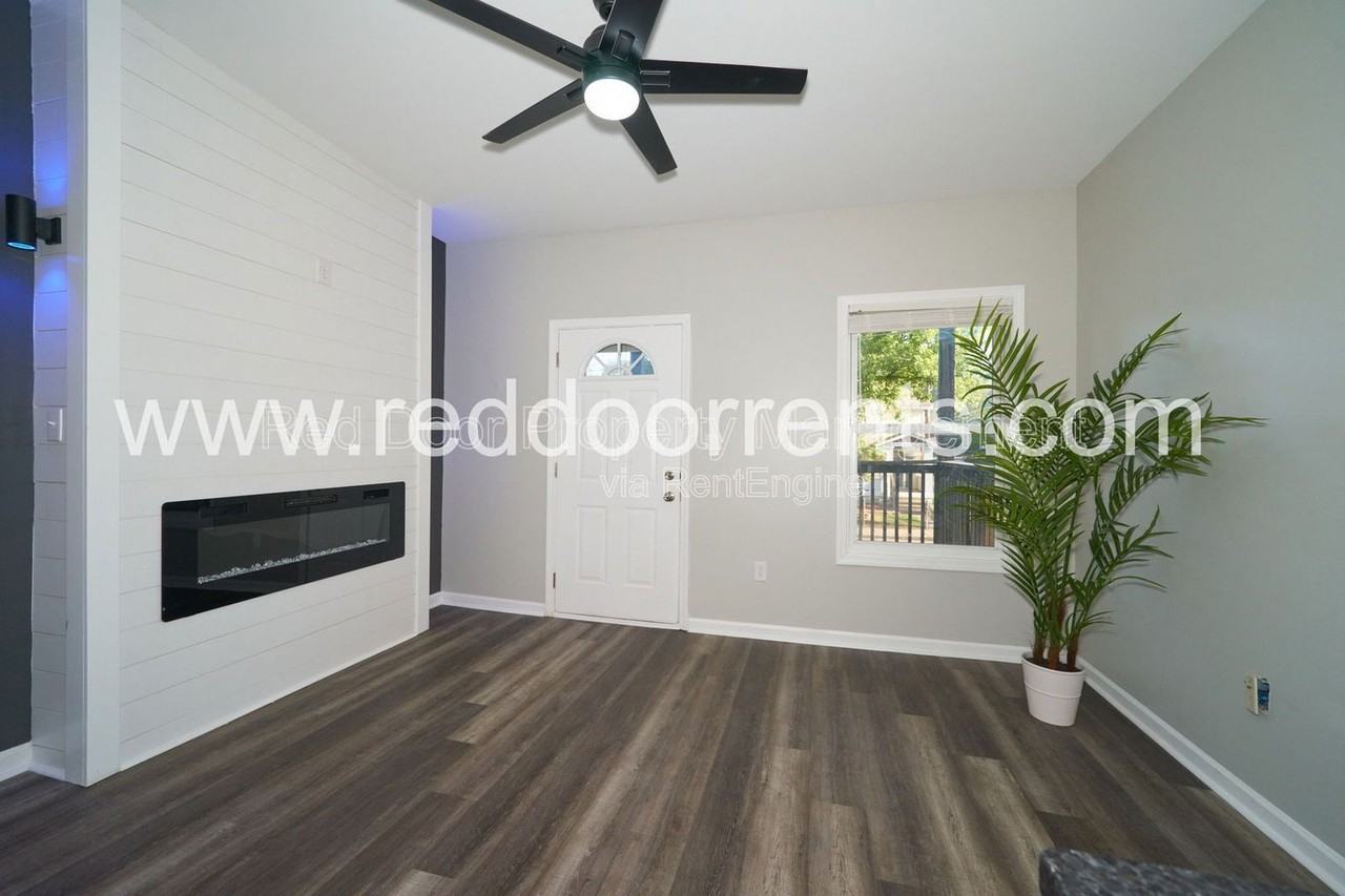 1337 E Market St #2 - Photo 6 of 17