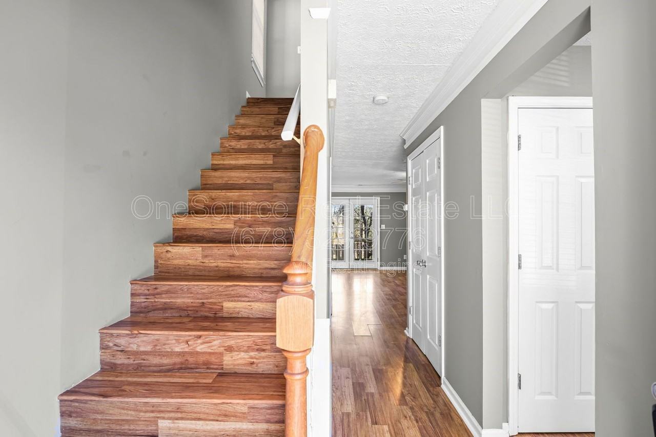 1892 Lakestone Way - Photo 5 of 34