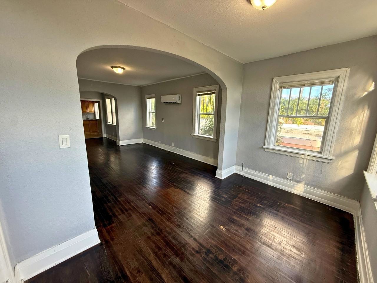 1637 Tyler St #3 - Photo 4 of 25