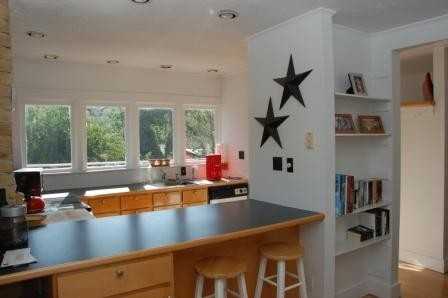 372 N Main St - Photo 3 of 11