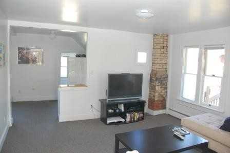 372 N Main St - Photo 5 of 11