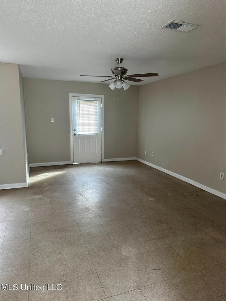 4300 Mimosa Dr - Photo 2 of 14