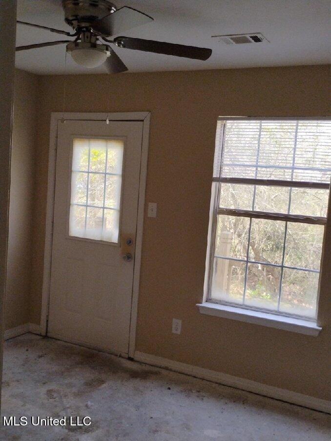 1339 Foxwood Pl - Photo 2 of 7