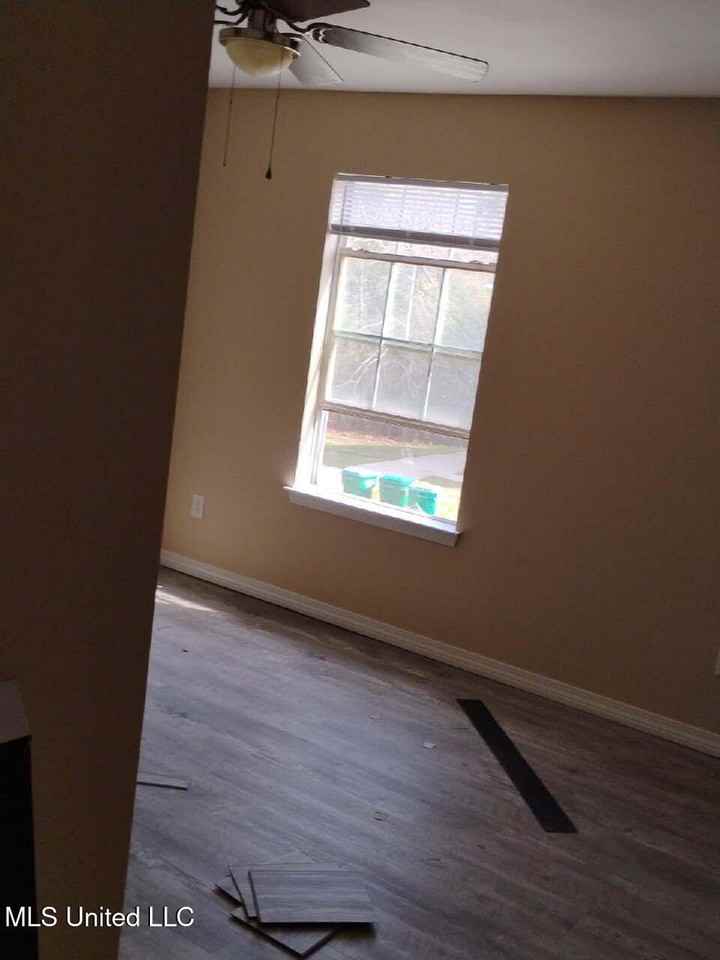 1339 Foxwood Pl - Photo 3 of 7