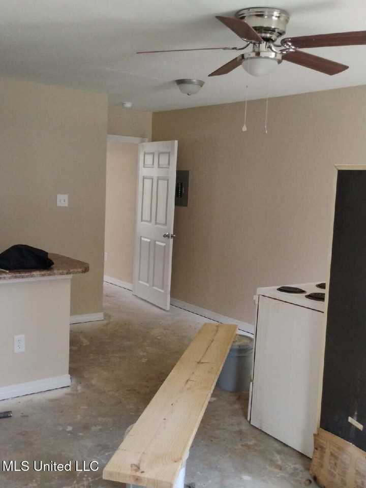 1339 Foxwood Pl - Photo 6 of 7