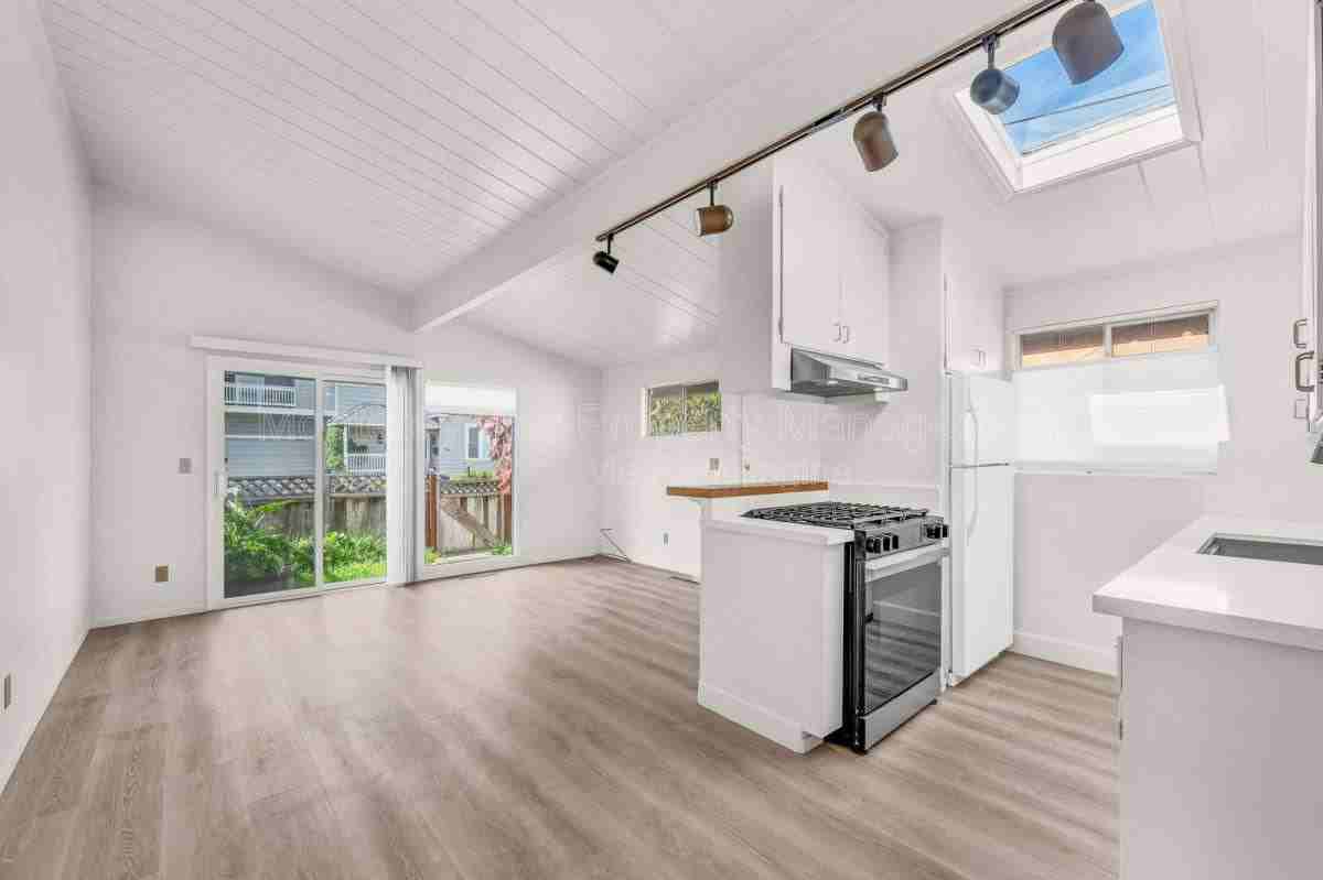 215 Willow St #A - Photo 2 of 10