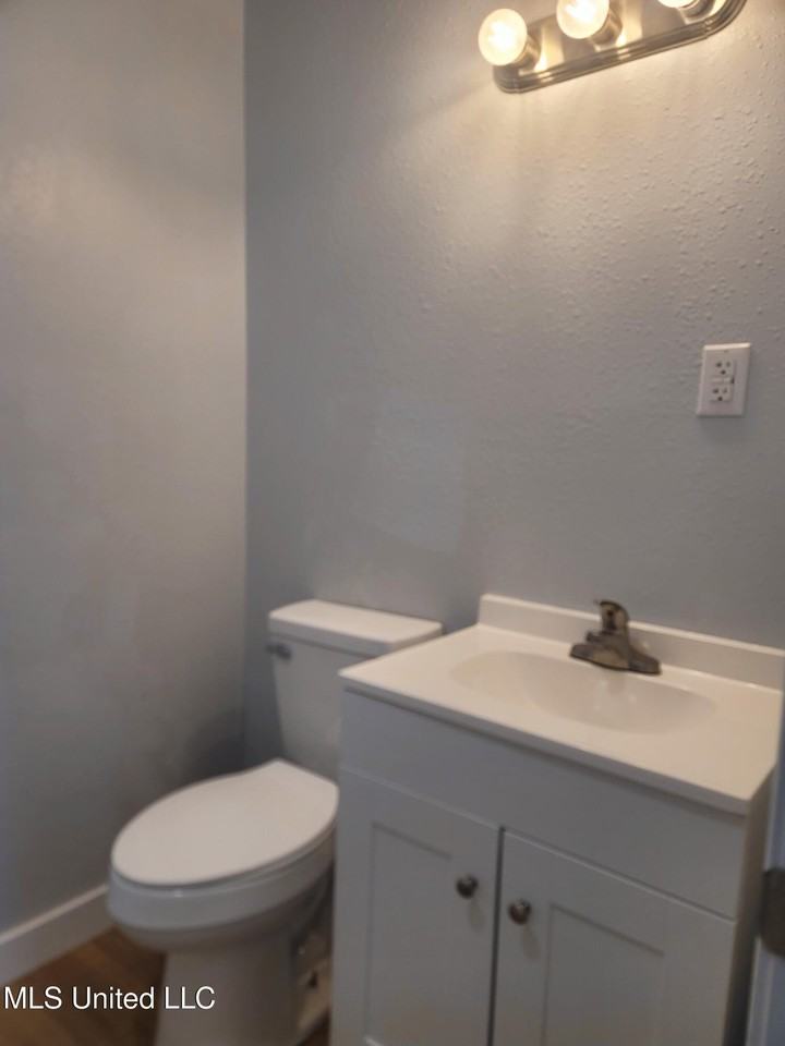 511 32nd St - Photo 5 of 8