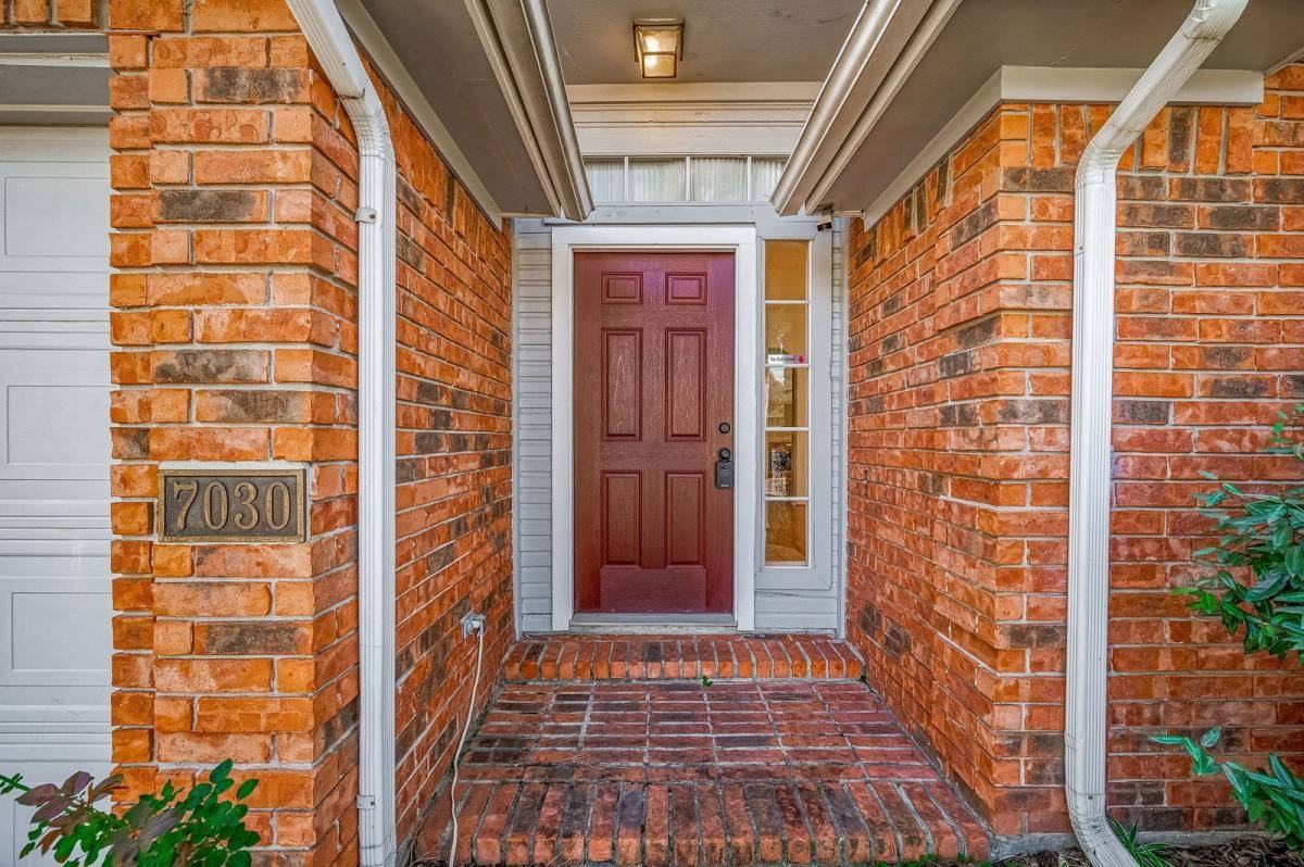 7030 River Garden Dr - Photo 2 of 10