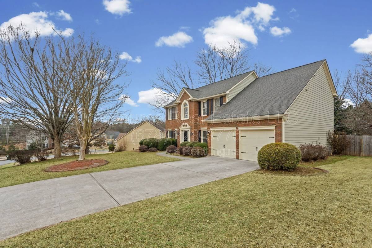 7230 Cloverhurst Ct - Photo 3 of 10