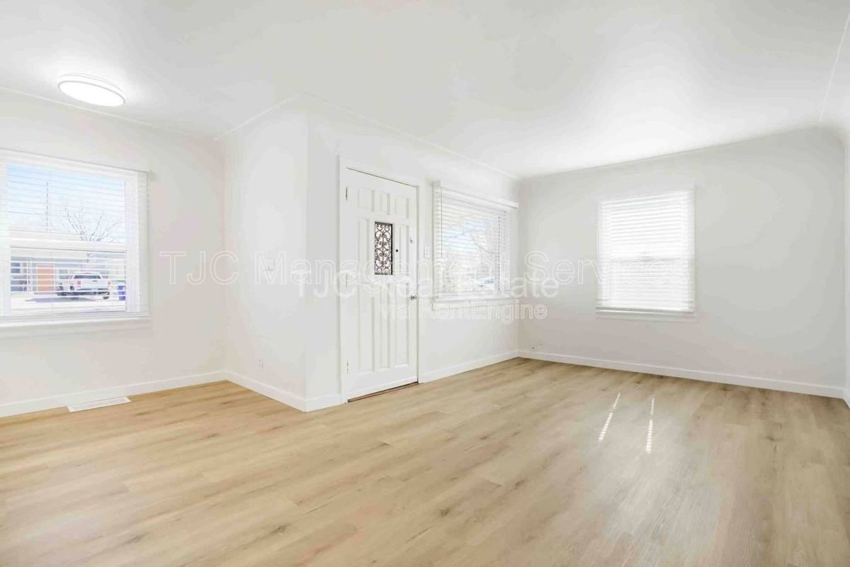 1741 Newark St - Photo 2 of 10