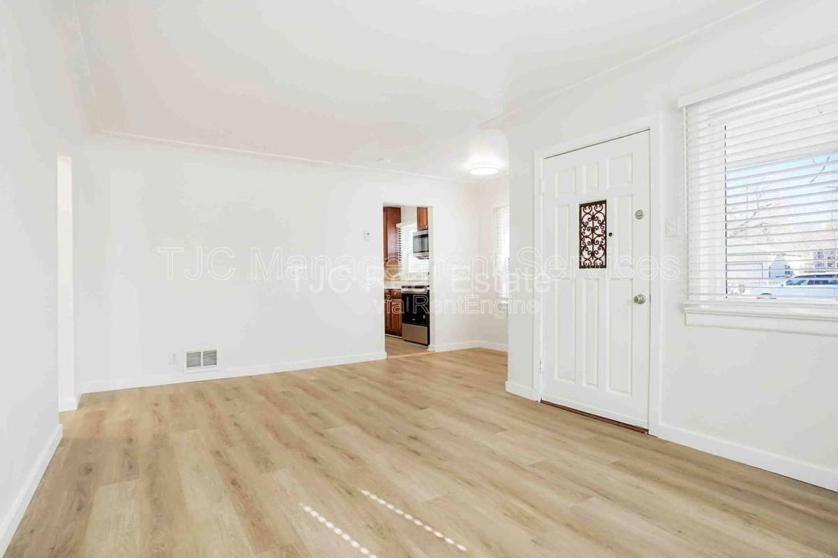 1741 Newark St - Photo 3 of 10