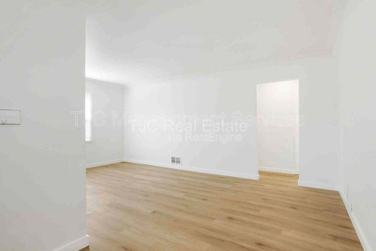 1741 Newark St - Photo 4 of 10