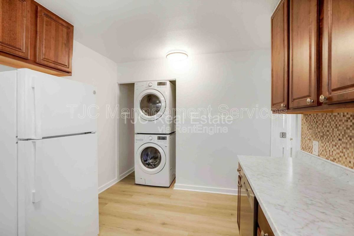 1741 Newark St - Photo 6 of 10