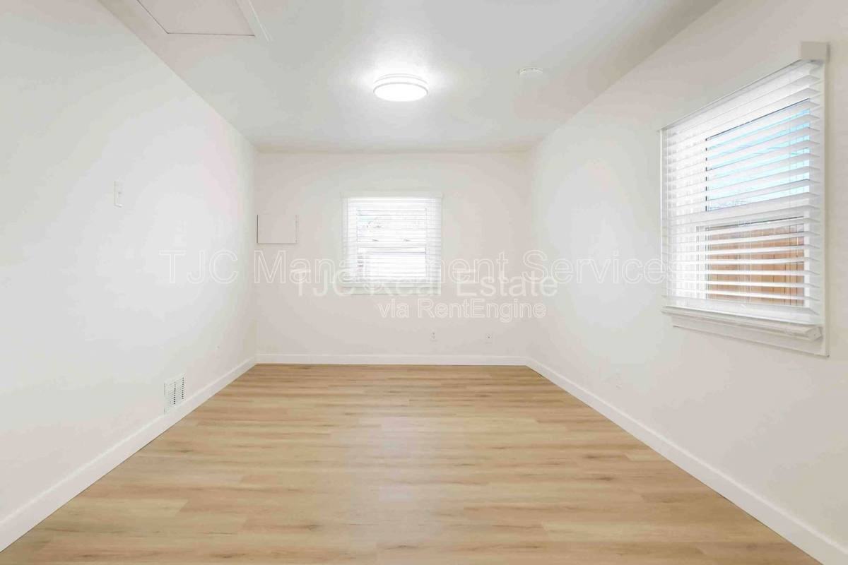 1741 Newark St - Photo 7 of 10