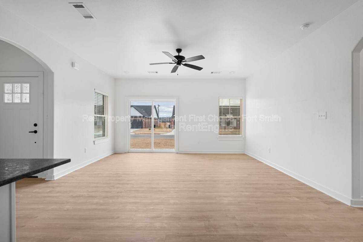 8915 Cambria Cir #B - Photo 3 of 10