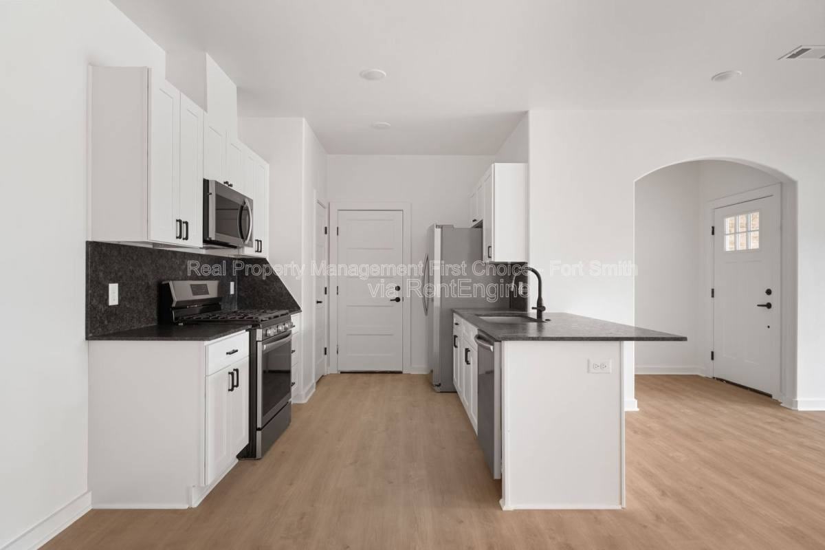 8915 Cambria Cir #B - Photo 5 of 10