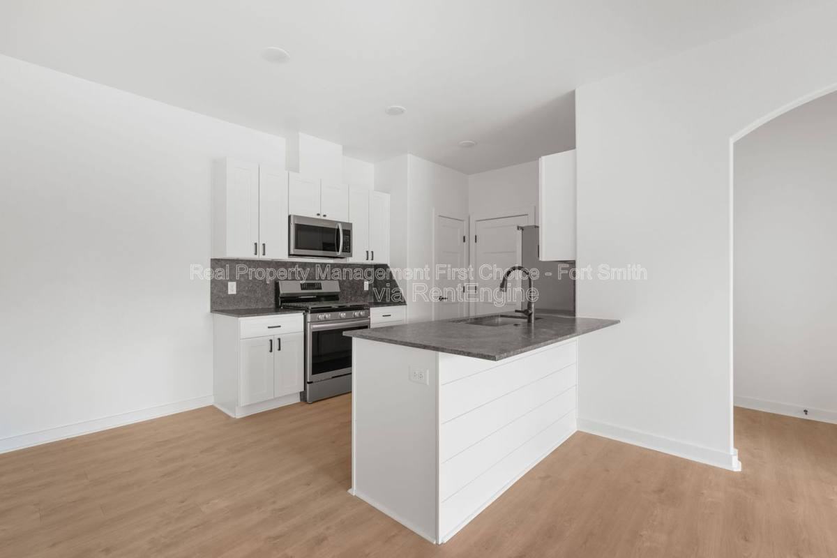 8915 Cambria Cir #B - Photo 6 of 10