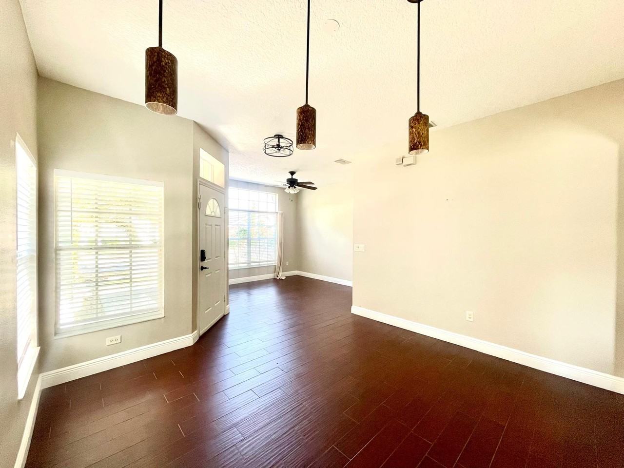 13567 Mirror Lake Dr - Photo 3 of 26