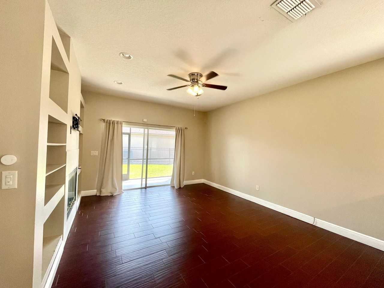 13567 Mirror Lake Dr - Photo 7 of 26