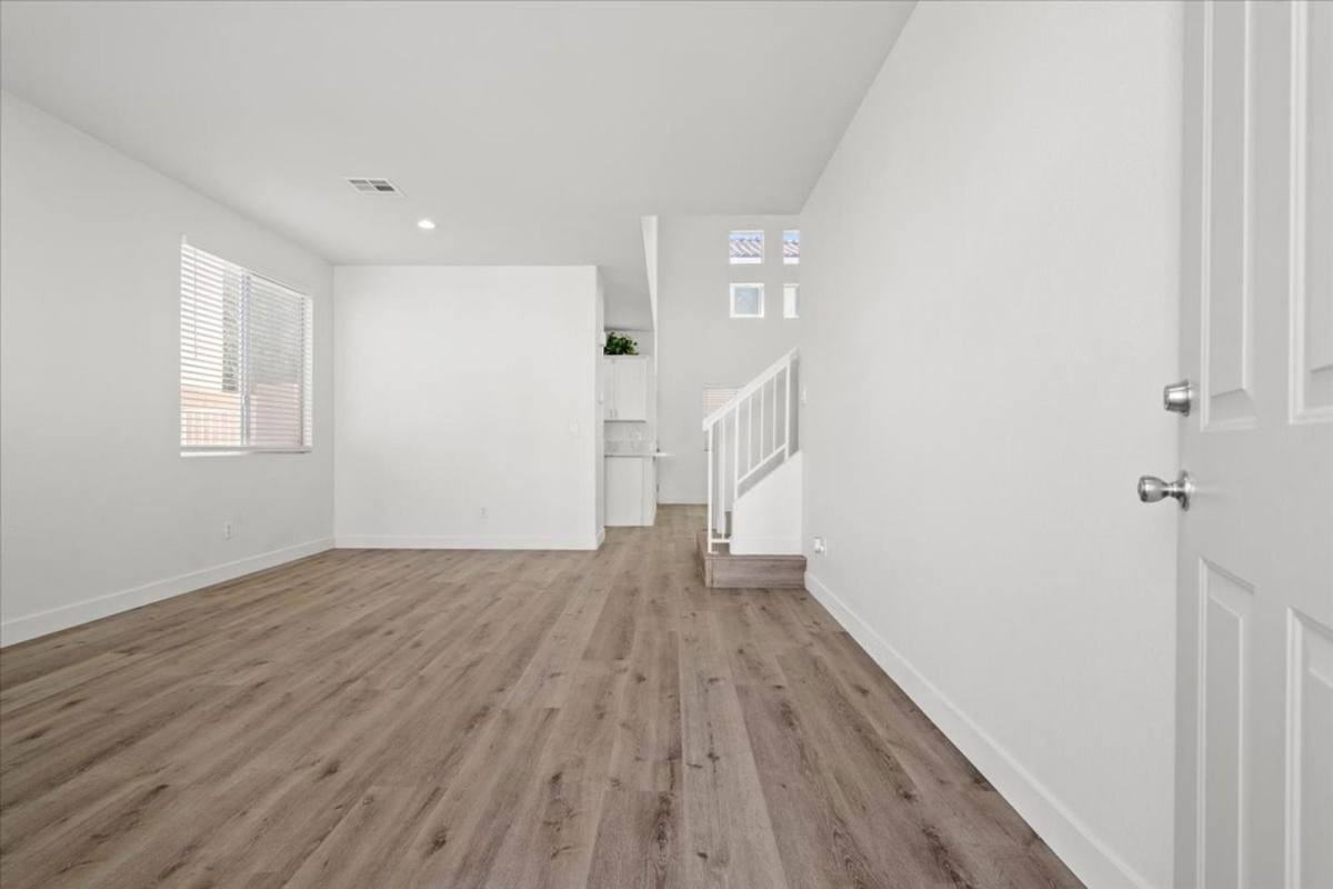 10405 Nutt Creek Ave - Photo 2 of 10