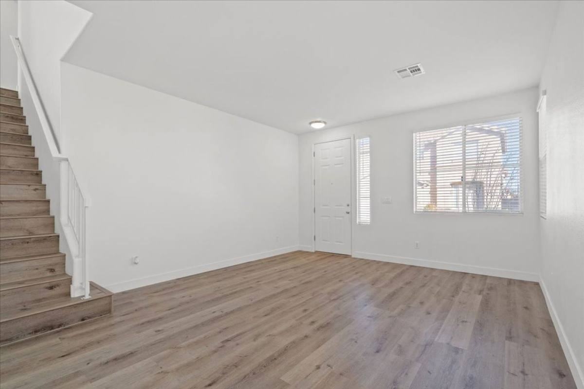 10405 Nutt Creek Ave - Photo 3 of 10