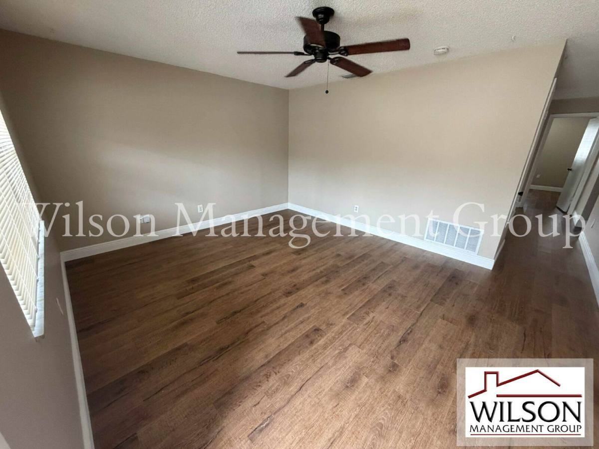 1016 Malaga St - Photo 3 of 10