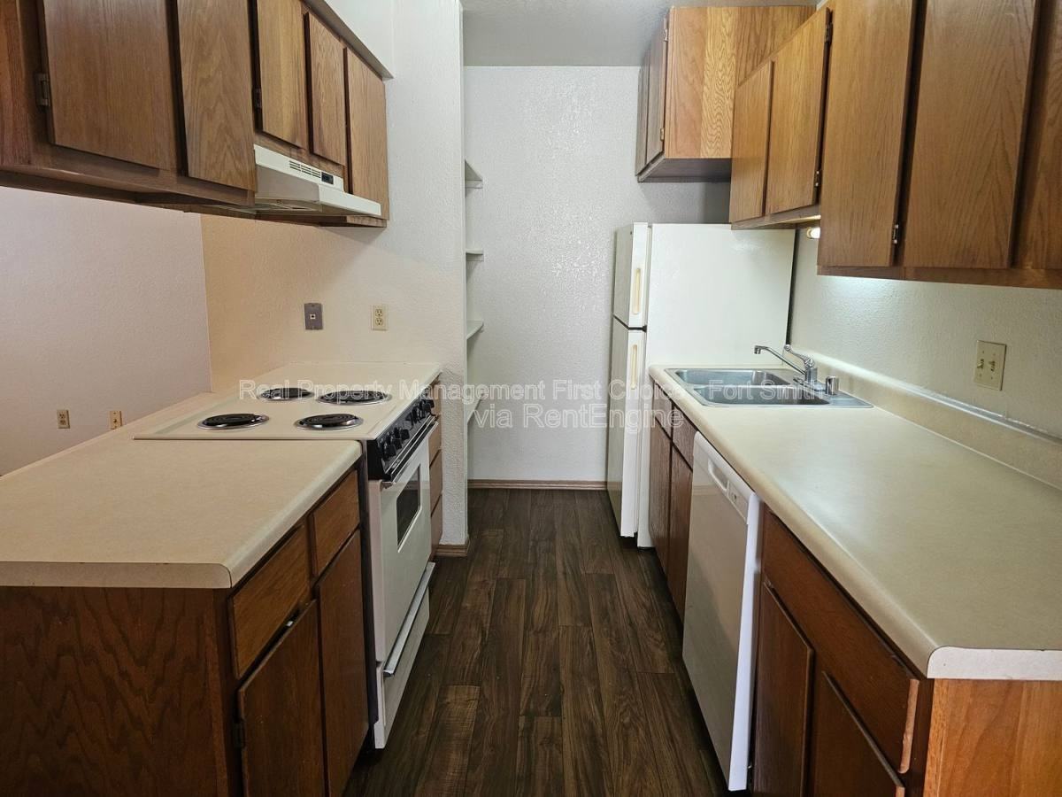 120 Cedar Creek Ct #10 - Photo 3 of 9